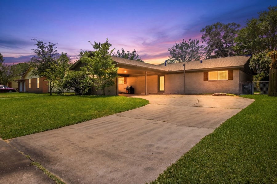 Property photo for 10406 Winding Trail Road, La Porte, TX
