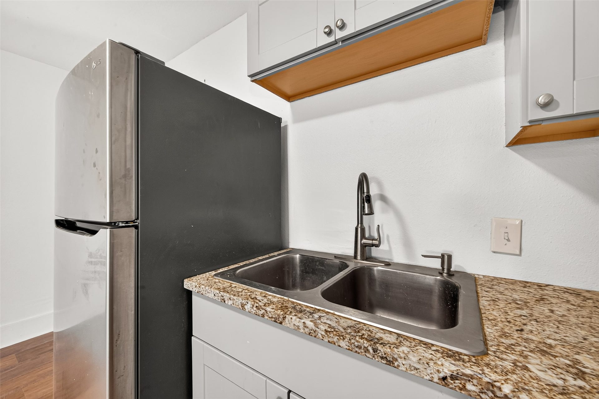 503 N Orange Street, Sweeny, TX 77480 Granite counters