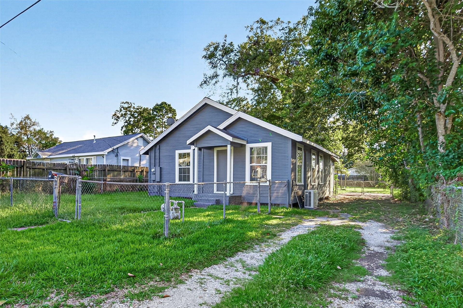 503 N Orange Street, Sweeny, TX 77480 Welcome home!