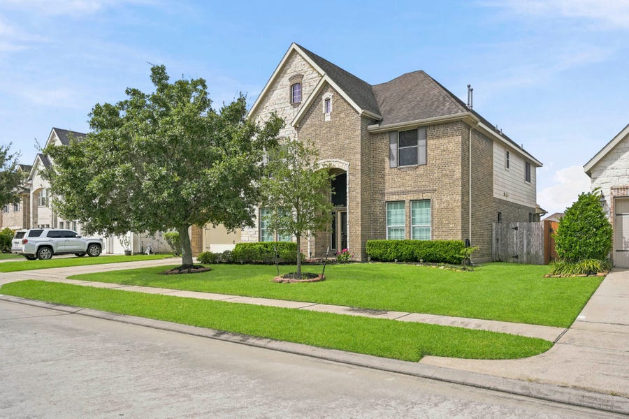 Property photo for 14403 Lakepointe Bend Lane, Cypress, TX
