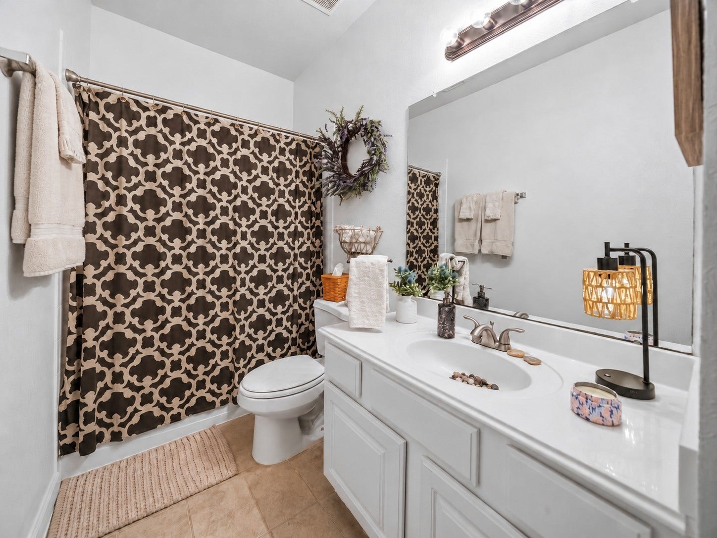 11415 English Rose Trail, Missouri City, TX 77459 Full secondary bathroom featuring a tub-and-shower combination, single-sink vanity, and large wall mirror.