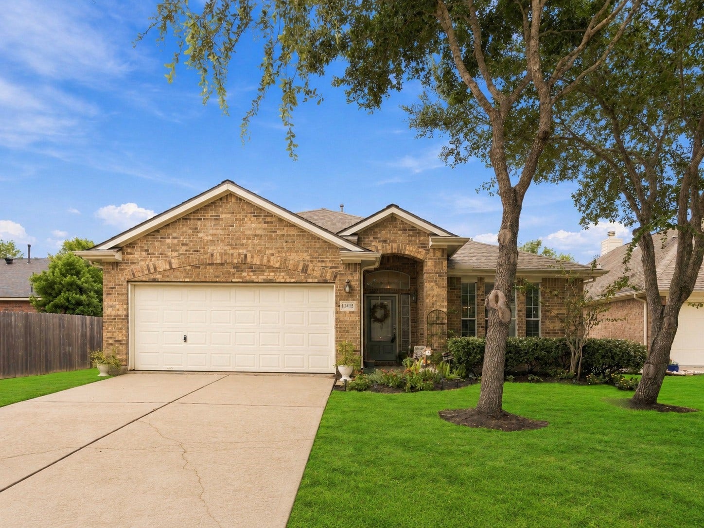 11415 English Rose Trail, Missouri City, TX 77459 Attractive brick exterior with a wide driveway and beautifully maintained front yard.