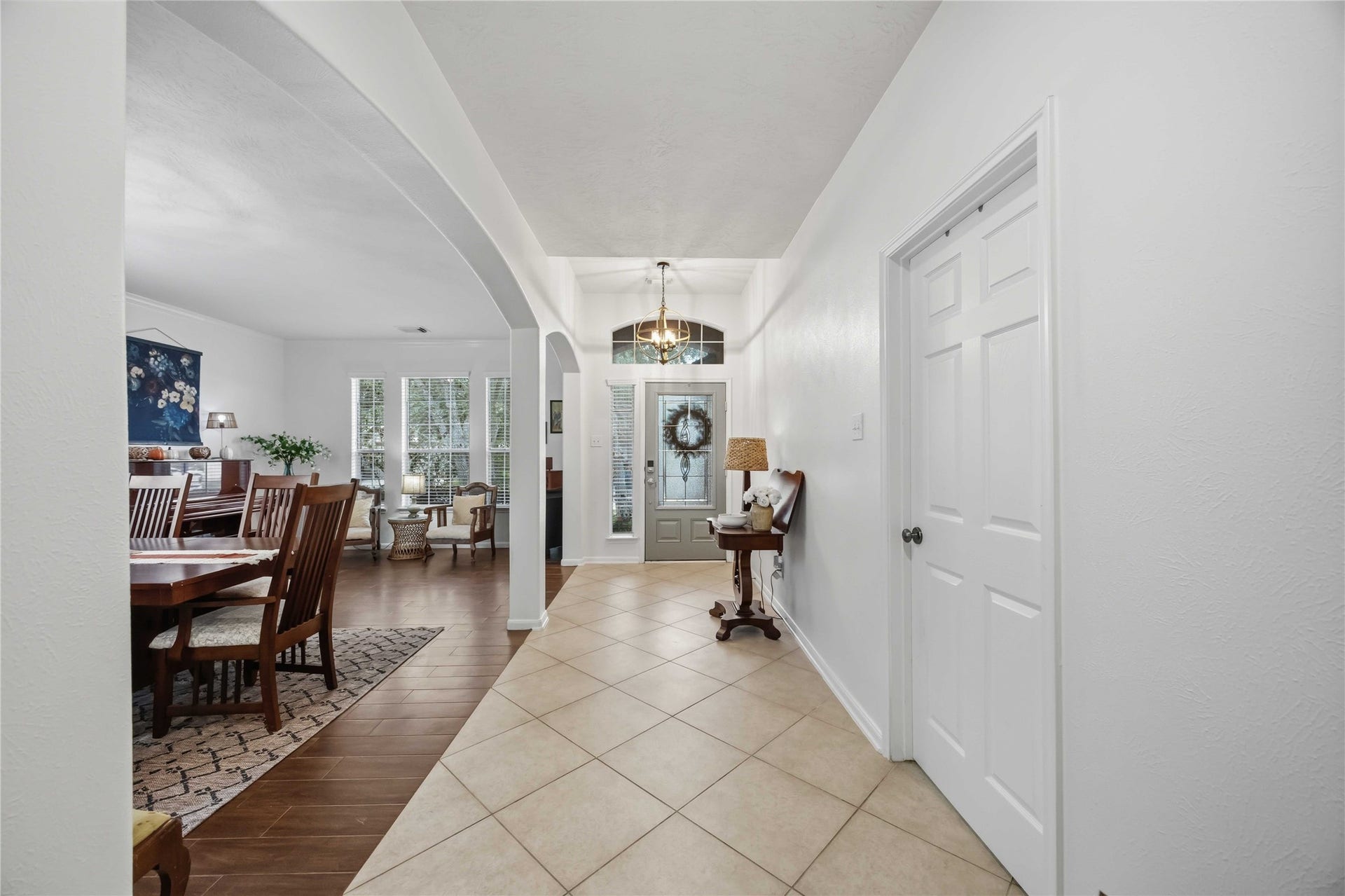 11415 English Rose Trail, Missouri City, TX 77459 Welcoming foyer with high ceilings, tile flooring, and an elegant entry chandelier.
