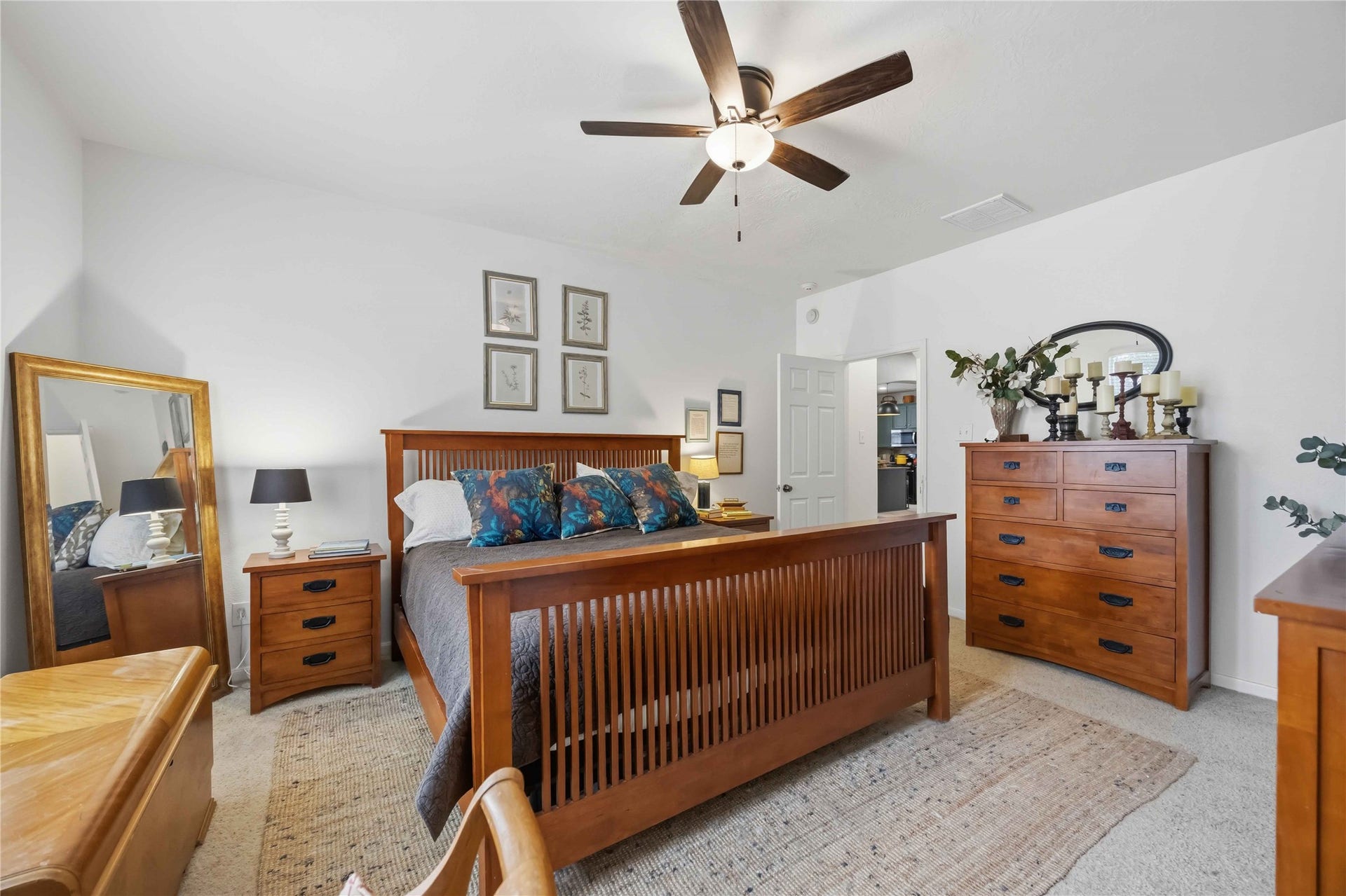 11415 English Rose Trail, Missouri City, TX 77459 Primary suite offers generous floor space, neutral finishes, and flexibility for different bedroom arrangements.