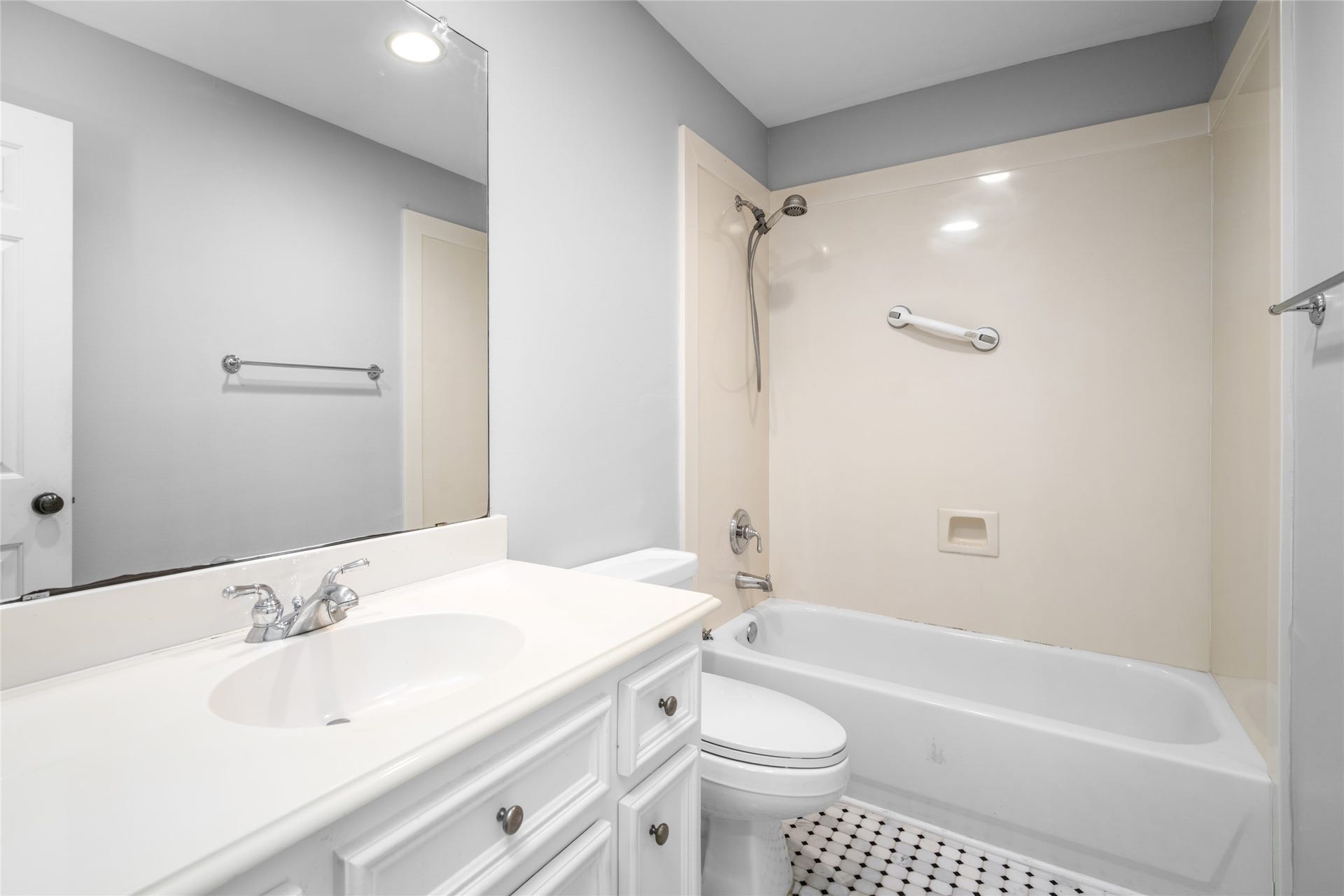 4312 Holt Street, Bellaire, TX 77401 Ensuite bath for bedroom 4 with mosaic tile flooring