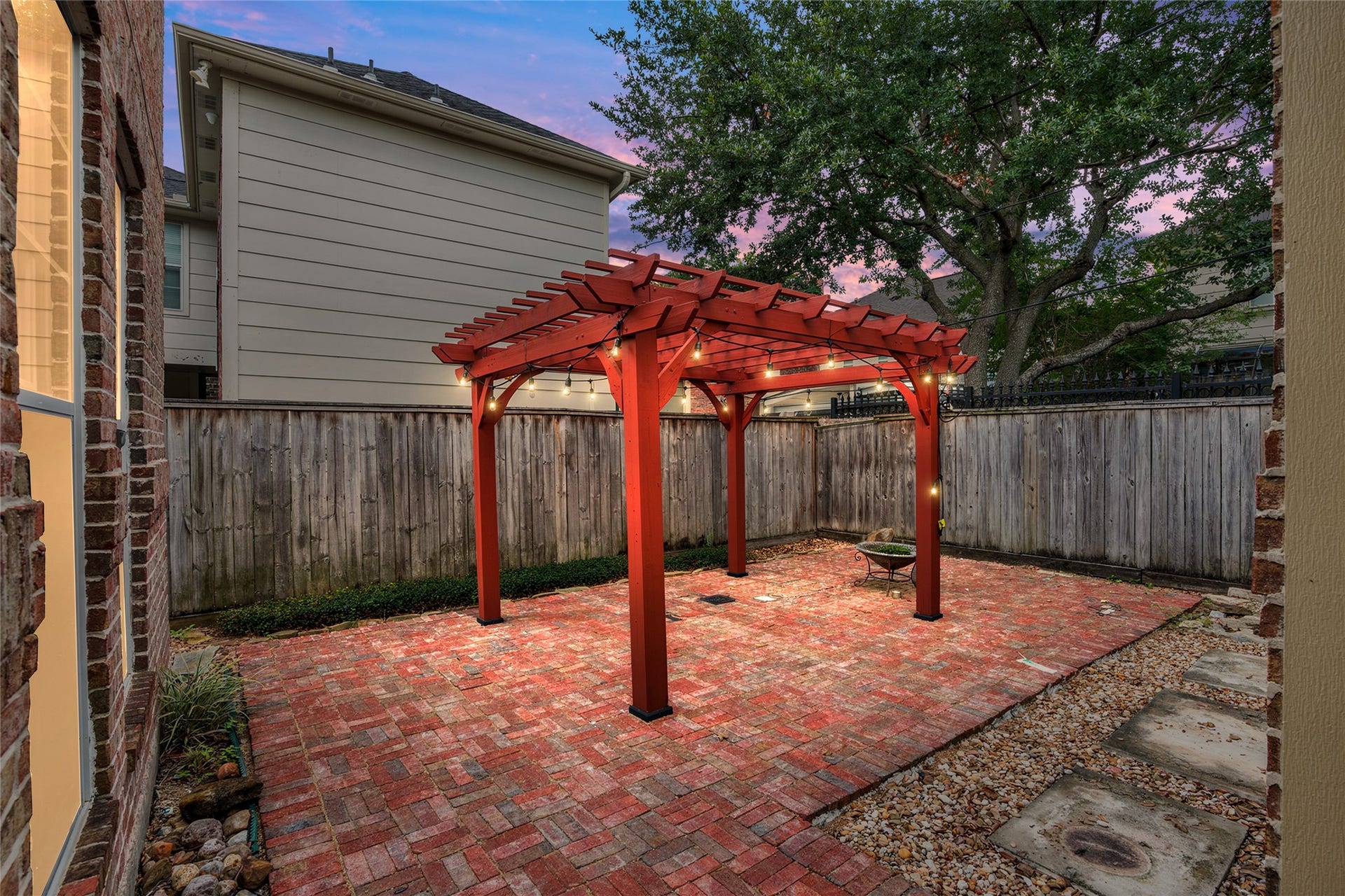 4312 Holt Street, Bellaire, TX 77401 A bricked floor and pergola invites the evening to a close.