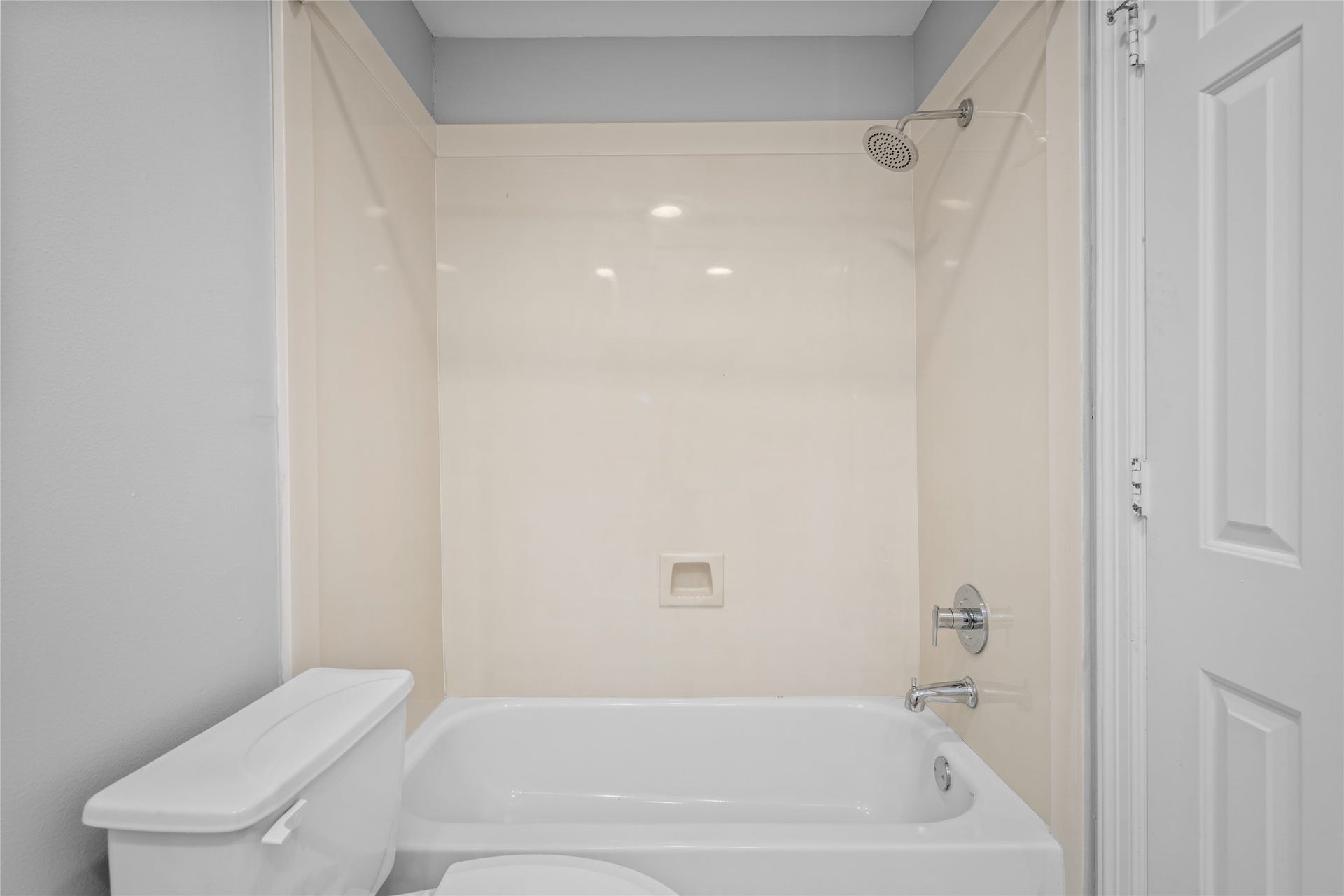 4312 Holt Street, Bellaire, TX 77401 Shared bath