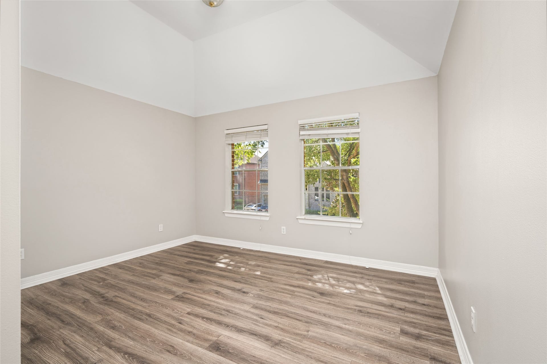 4312 Holt Street, Bellaire, TX 77401 Bedroom 3 also fronts the home