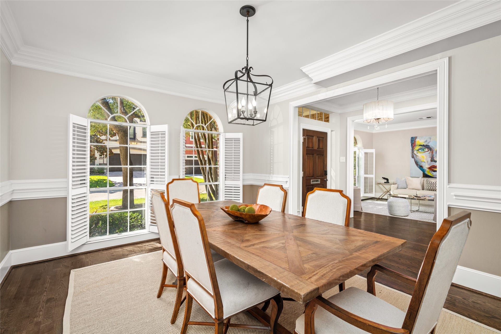 4312 Holt Street, Bellaire, TX 77401 A lantern-style chandelier sets an elegant tone, and the room is generous enough to host large gatherings. A convenient connection to the kitchen makes serving effortless.
