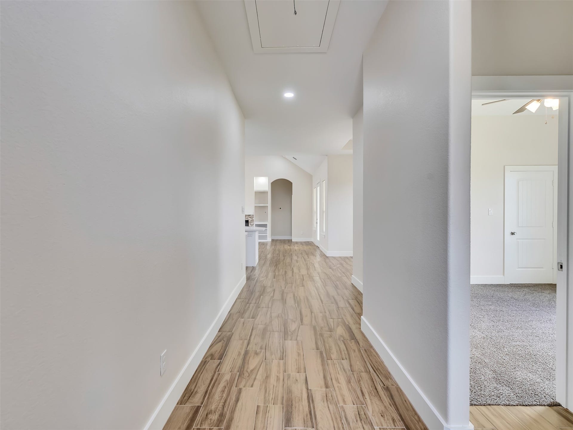 4102 Hill Avenue, Dickinson, TX 77539 High Ceilings greet you at this entryway.
