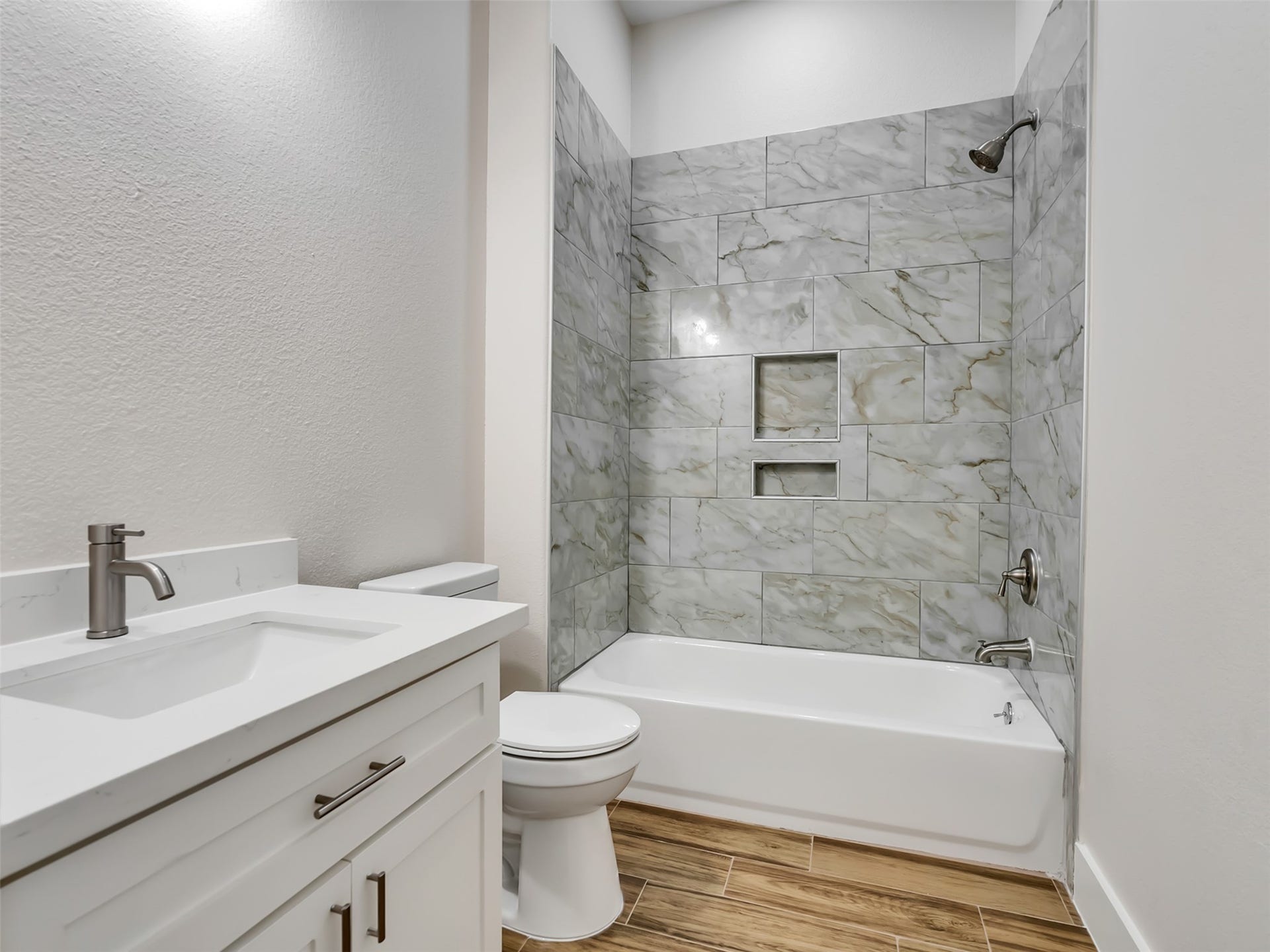 4102 Hill Avenue, Dickinson, TX 77539 Hall Bath with quartz countertops and tiled shower.