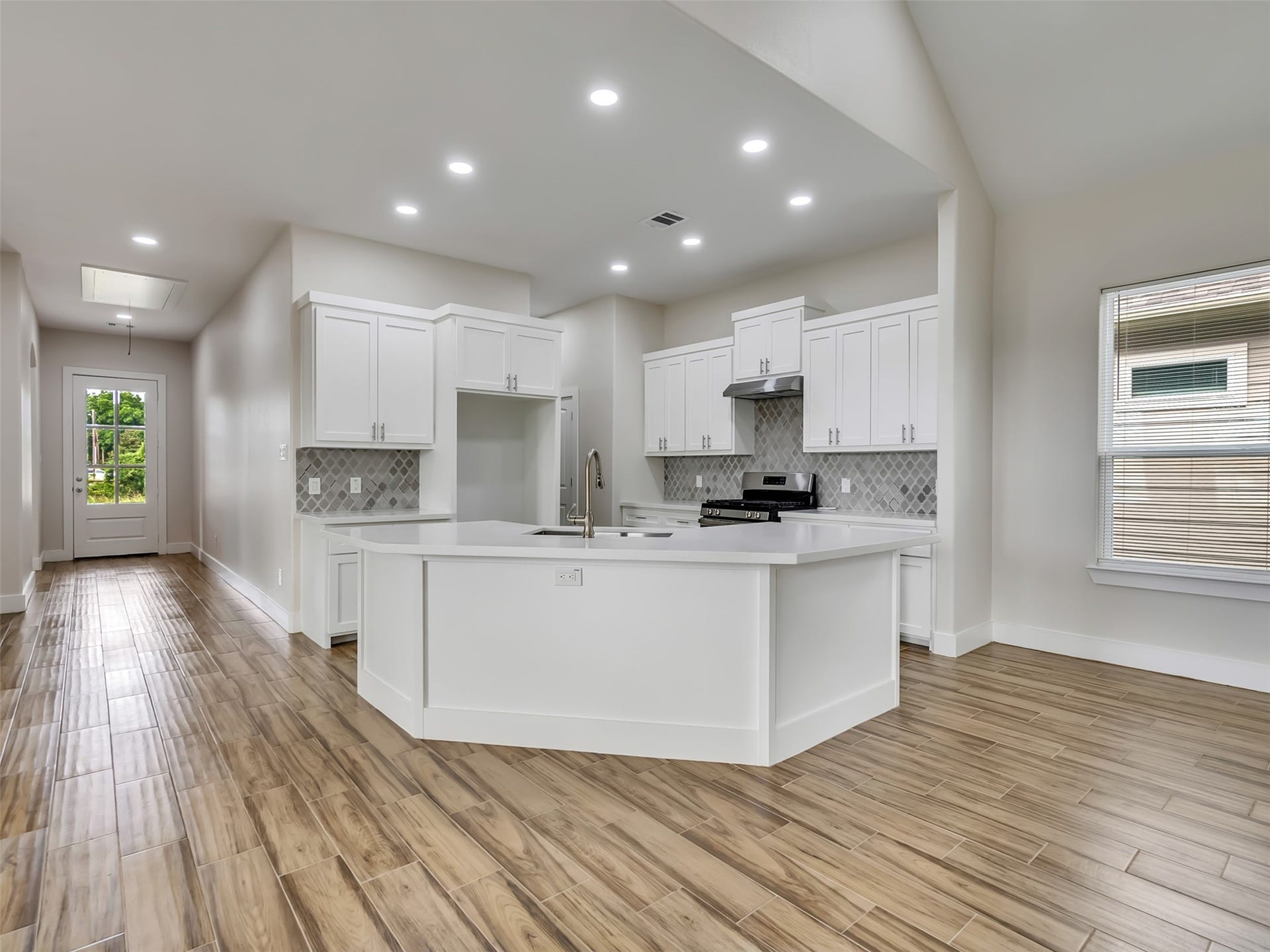 4102 Hill Avenue, Dickinson, TX 77539 Spacious counters with quartz countertops.