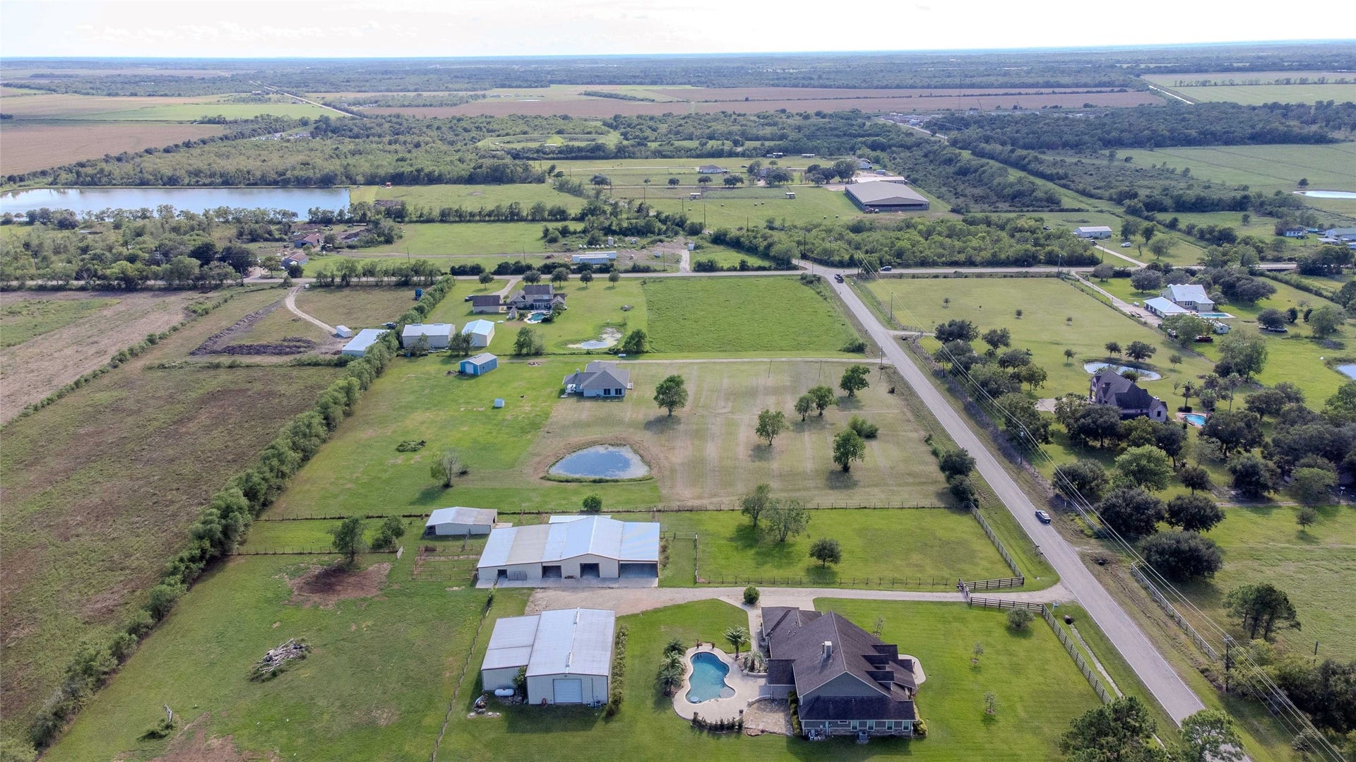 3805 County Road 160, Alvin, TX 77511