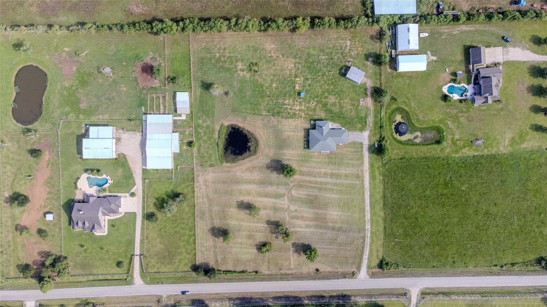 3805 County Road 160, Alvin, TX 77511