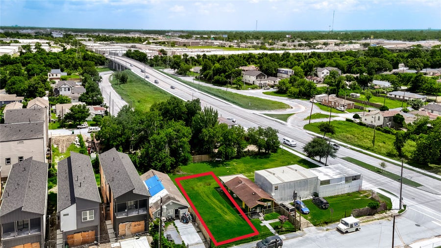 Property photo for 1229 E 33rd Street, Houston, TX