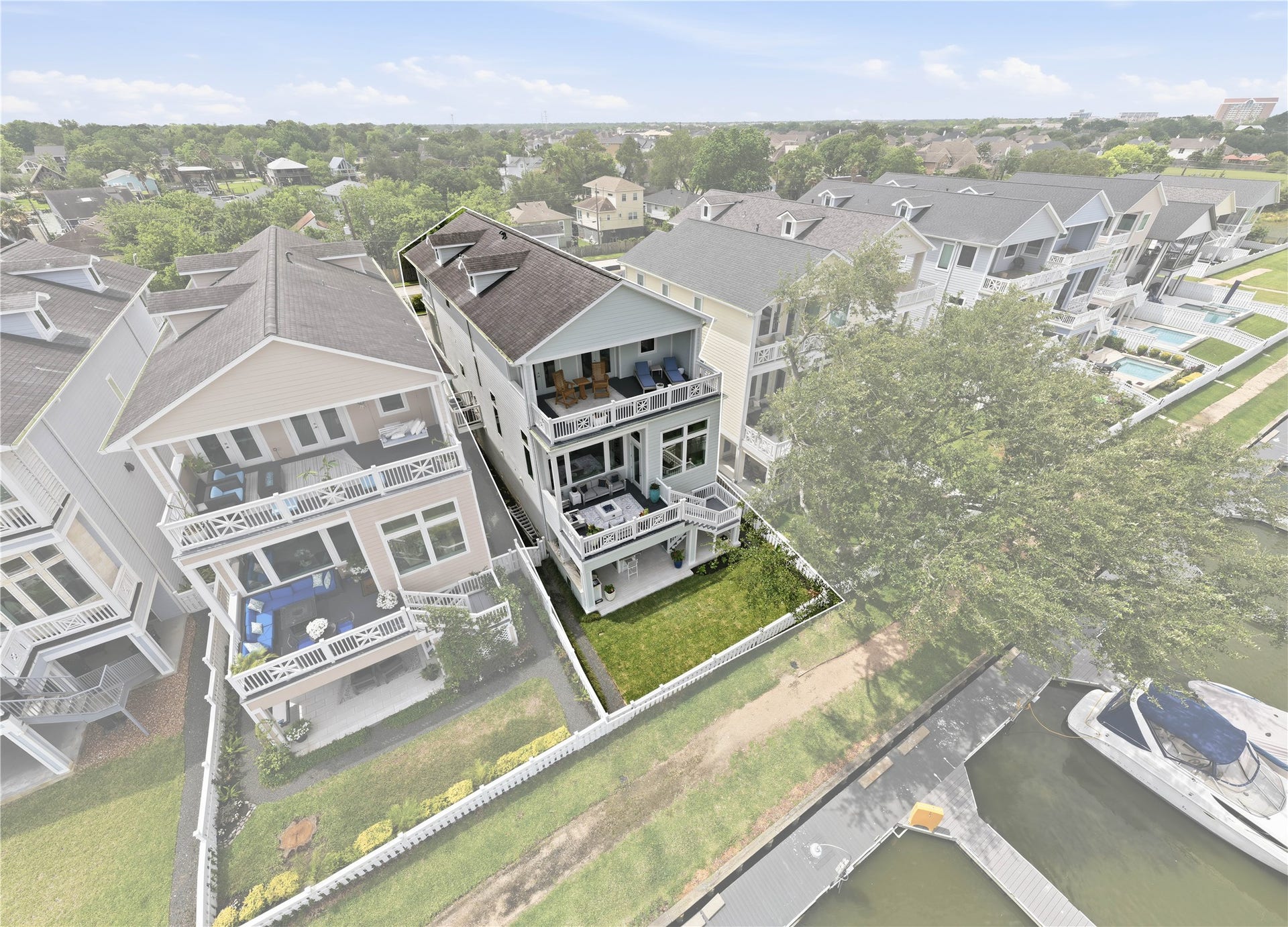 2174 Marina Way, Kemah, TX 77565 Welcome to waterfront living! Backyard complete with white picket fence and gate onto the Marina walking path.