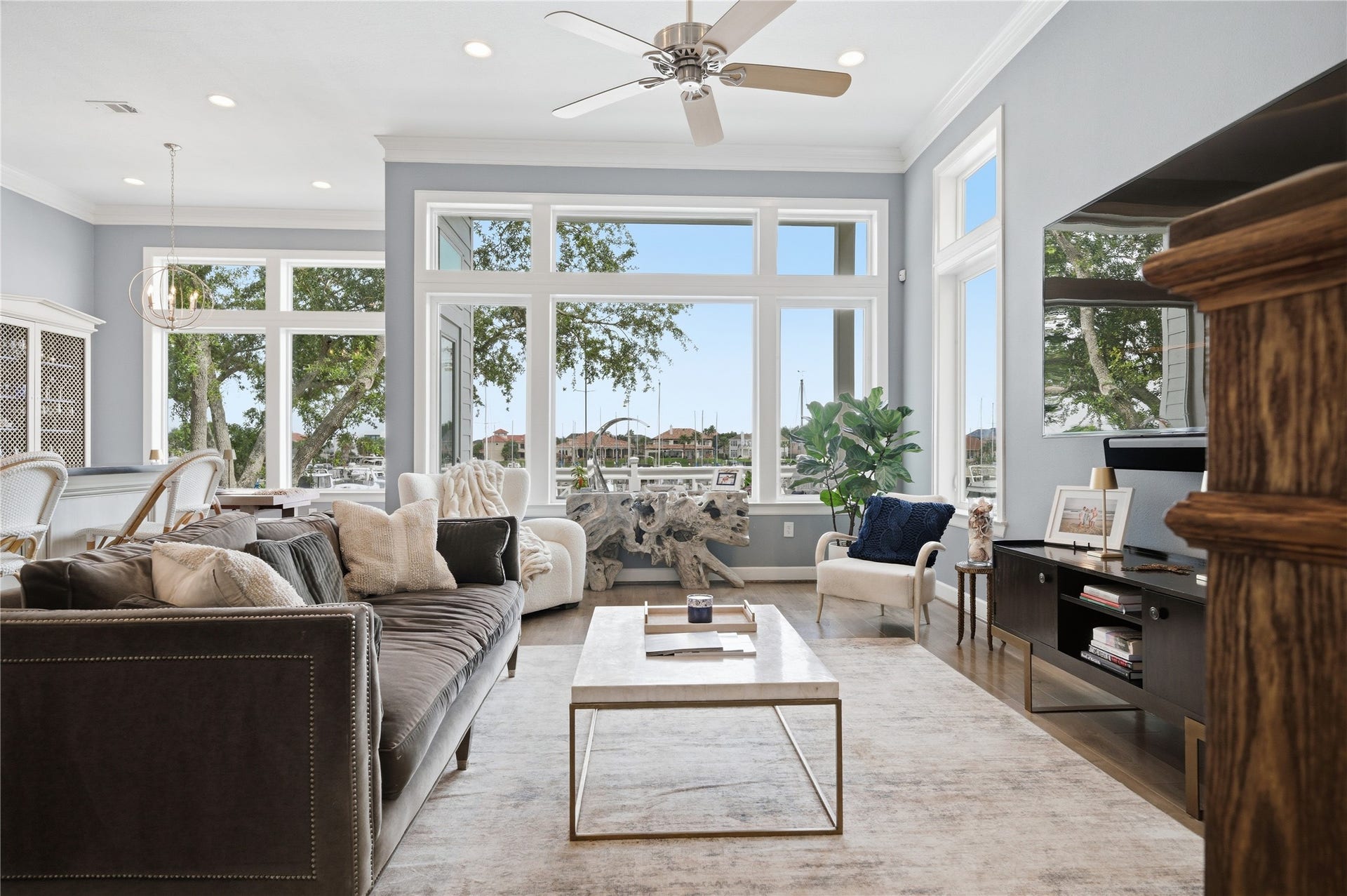2174 Marina Way, Kemah, TX 77565 There is abundant natural light in this north/northwest facing family room.