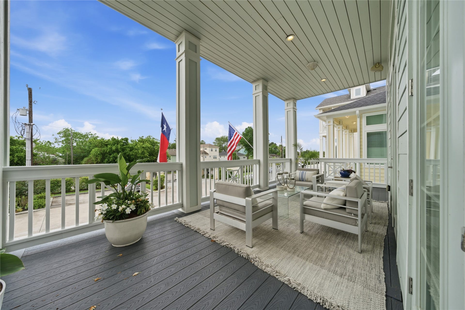2174 Marina Way, Kemah, TX 77565 This spacious balcony is located off of the formal living room.This