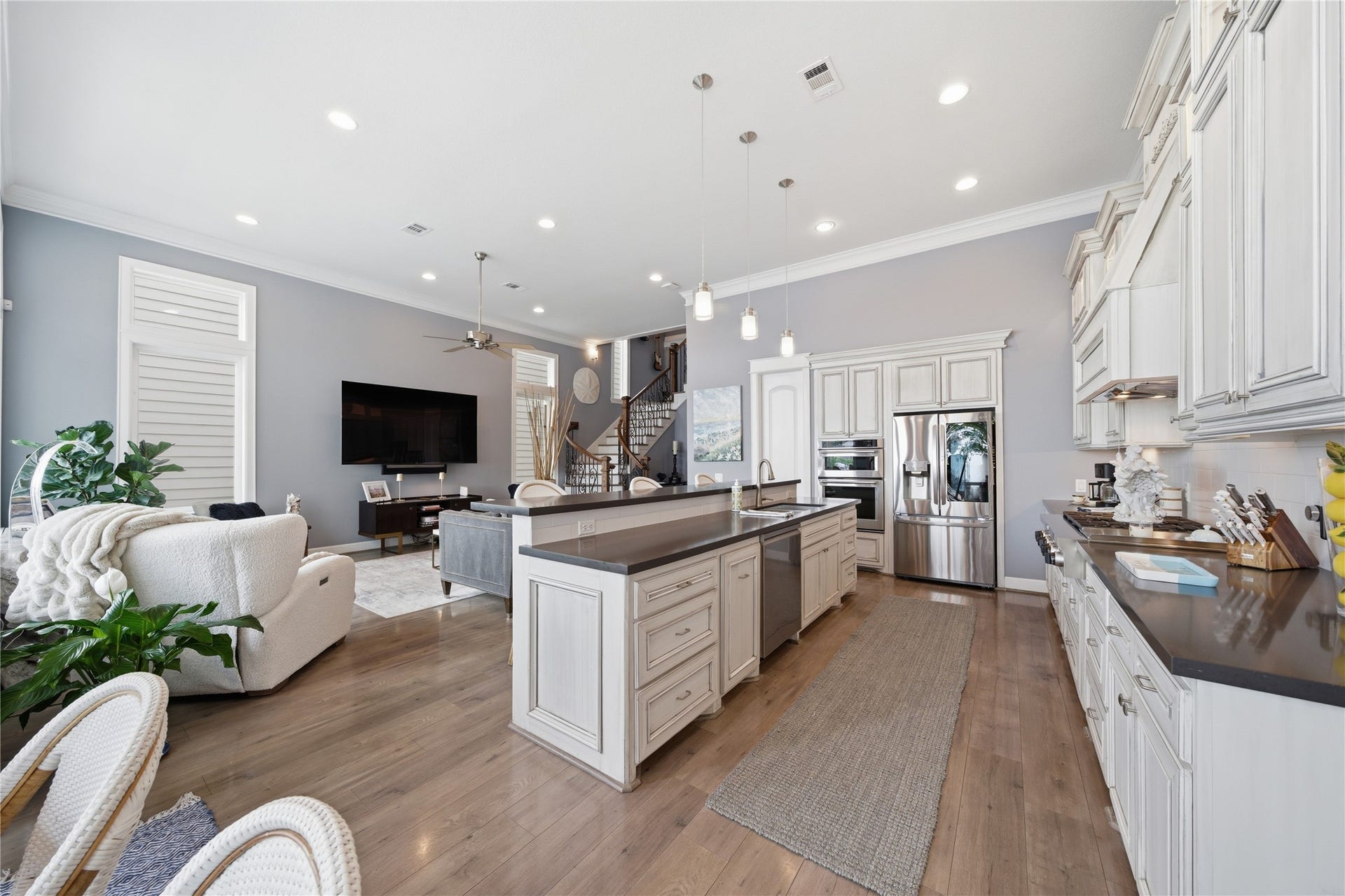 2174 Marina Way, Kemah, TX 77565 A view of the family room and kitchen from the breakfast room.