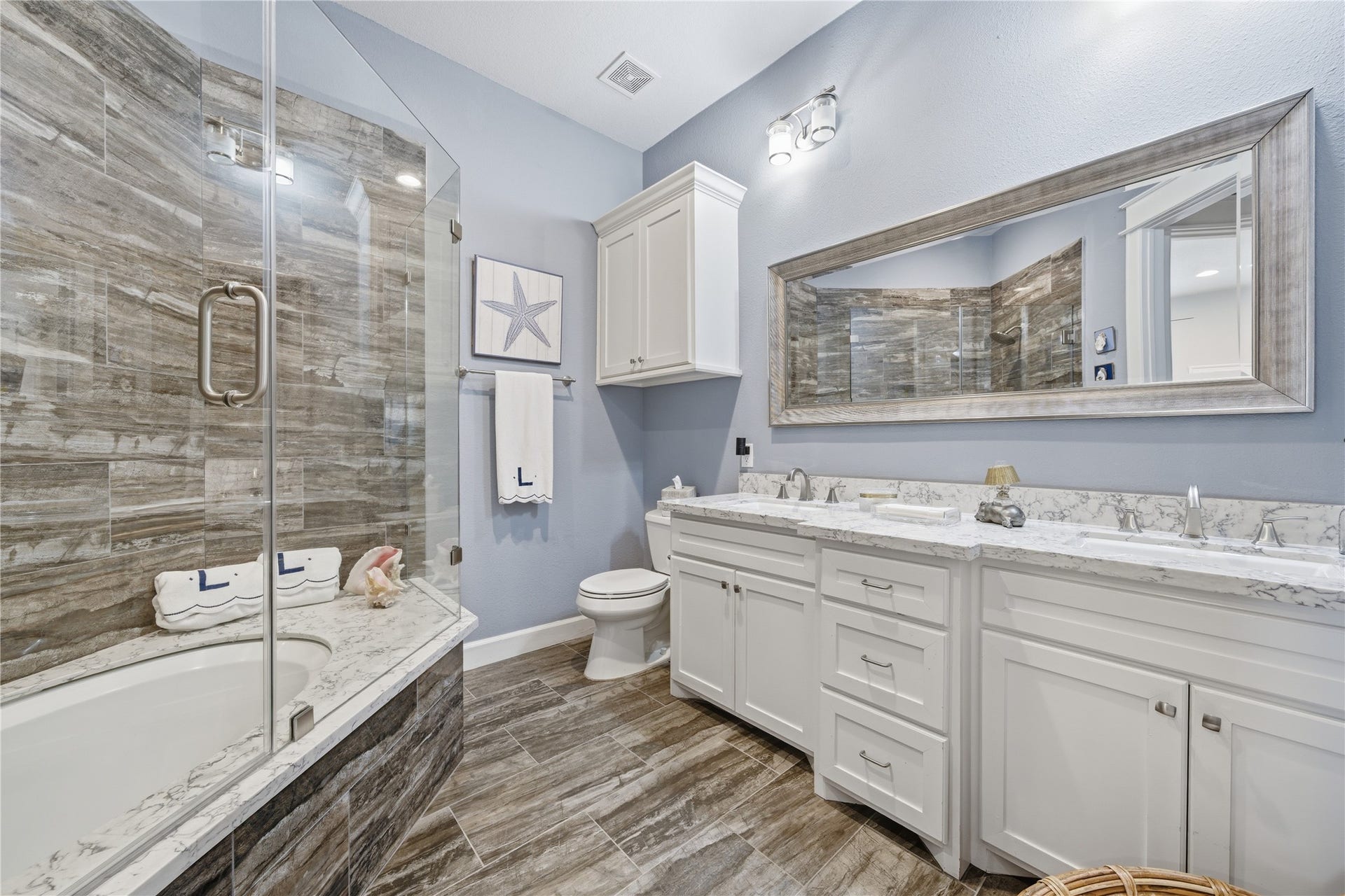 2174 Marina Way, Kemah, TX 77565 Guest bathroom had a large soaking tub and shower combo.