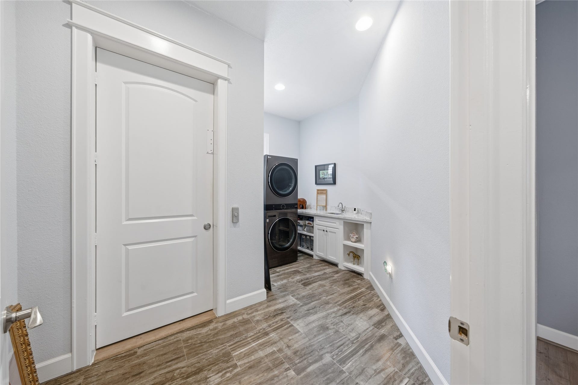 2174 Marina Way, Kemah, TX 77565 the laundry room, located on the 3rd floor, is spacious and has the elevator access.