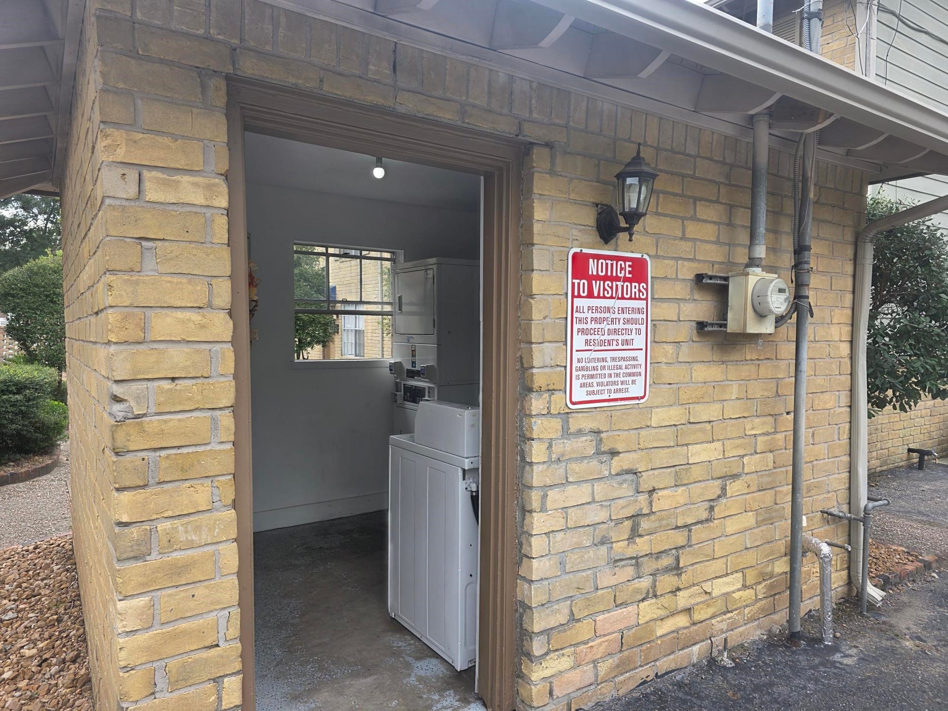 600 Hilliard Street, Conroe, TX 77301 Central Laundry