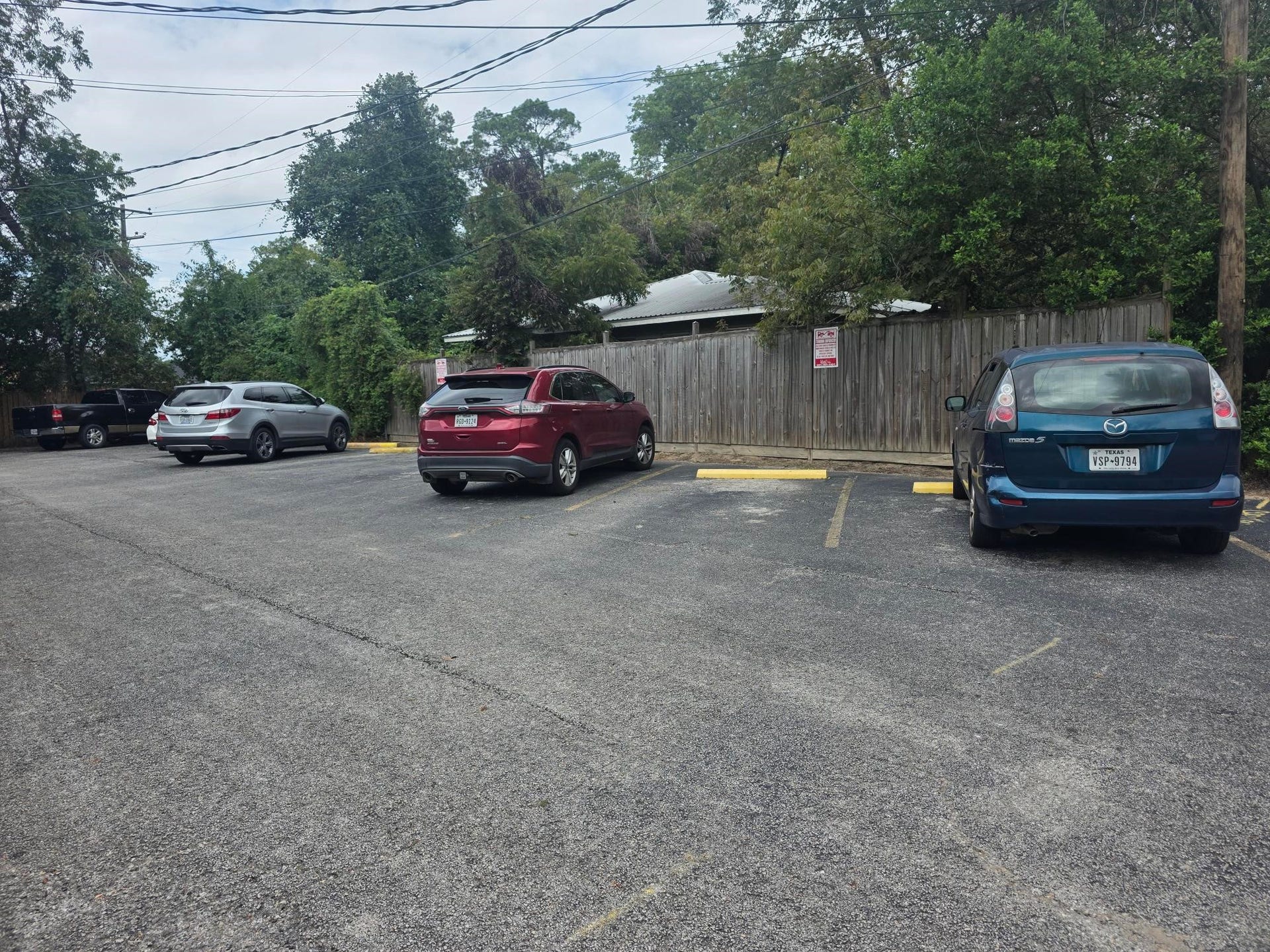 600 Hilliard Street, Conroe, TX 77301 Parking lot