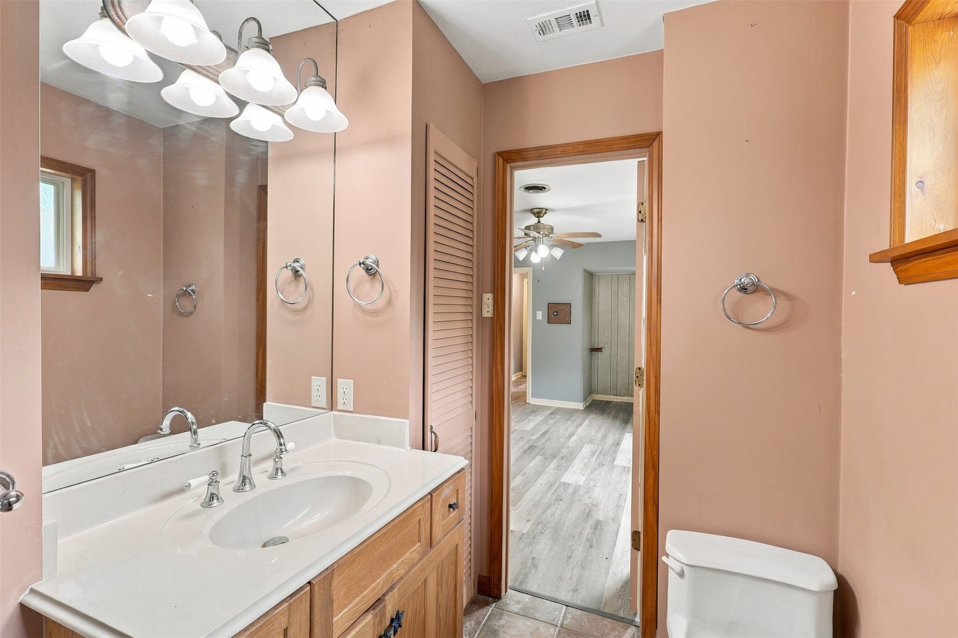 8421 Baker Drive, Houston, TX 77017 Alternate view of primary bathroom