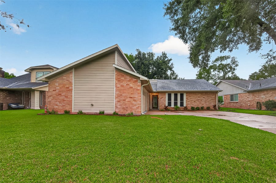 Property photo for 1818 Lansdowne Drive, Richmond, TX