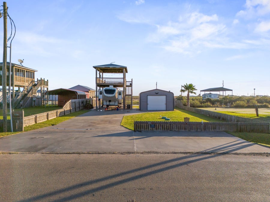 Property photo for 1112 Mabry Street, Gilchrist, TX