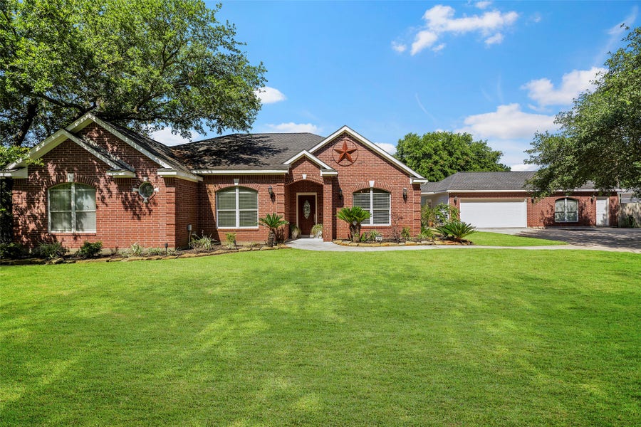 Property photo for 303 Beaumont Drive, Magnolia, TX