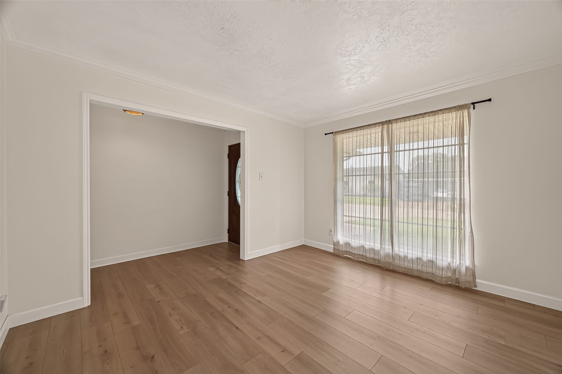 Formal Dining/Front Room