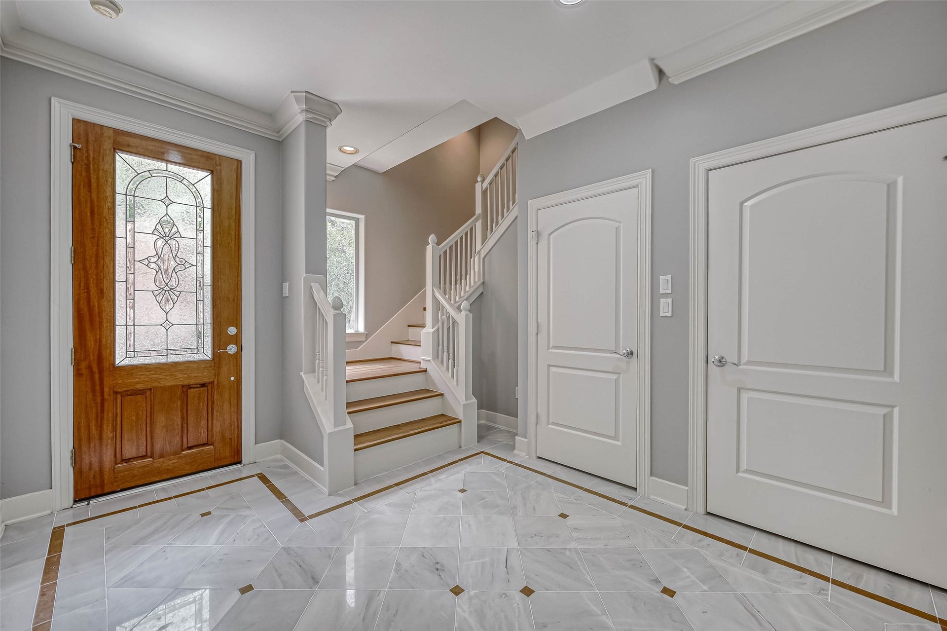 6413 Westcott Street, Houston, TX 77007 To the right of the stairs are two massive closets for storage