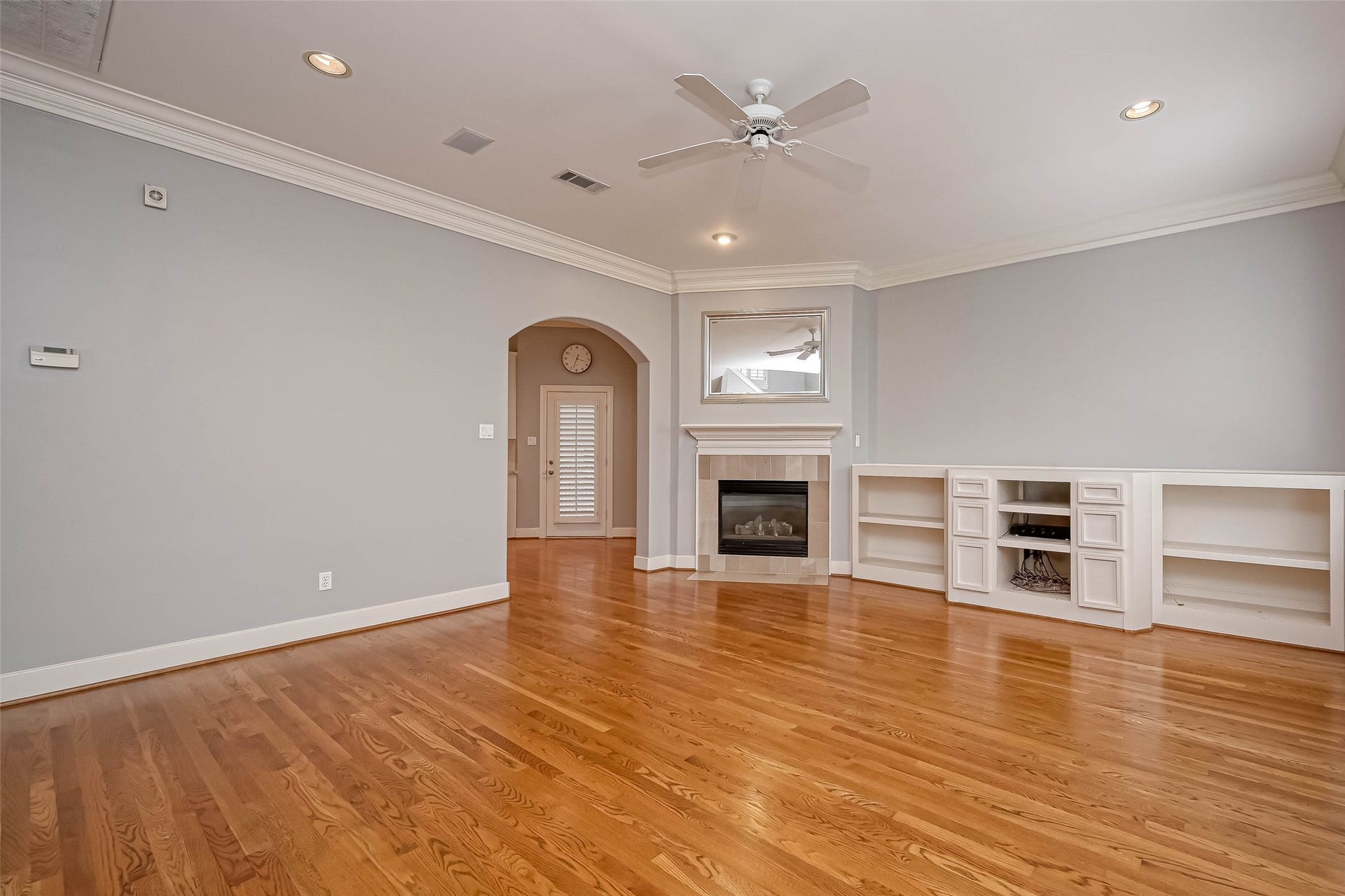 6413 Westcott Street, Houston, TX 77007 Built in drawers and shelves in the living room. High 10 ft ceilings on the second floor.