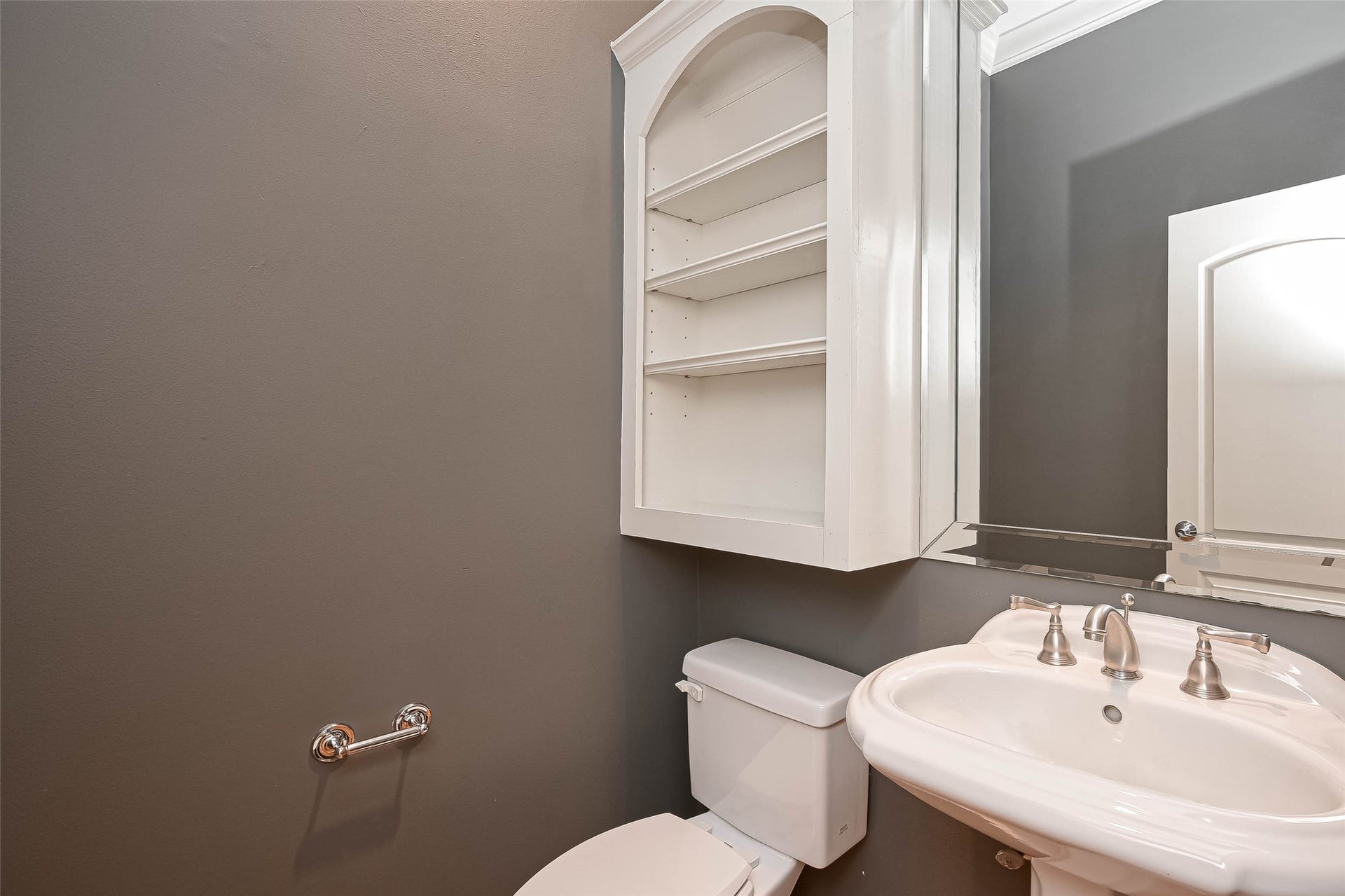 6413 Westcott Street, Houston, TX 77007 Half bath on the second floor
