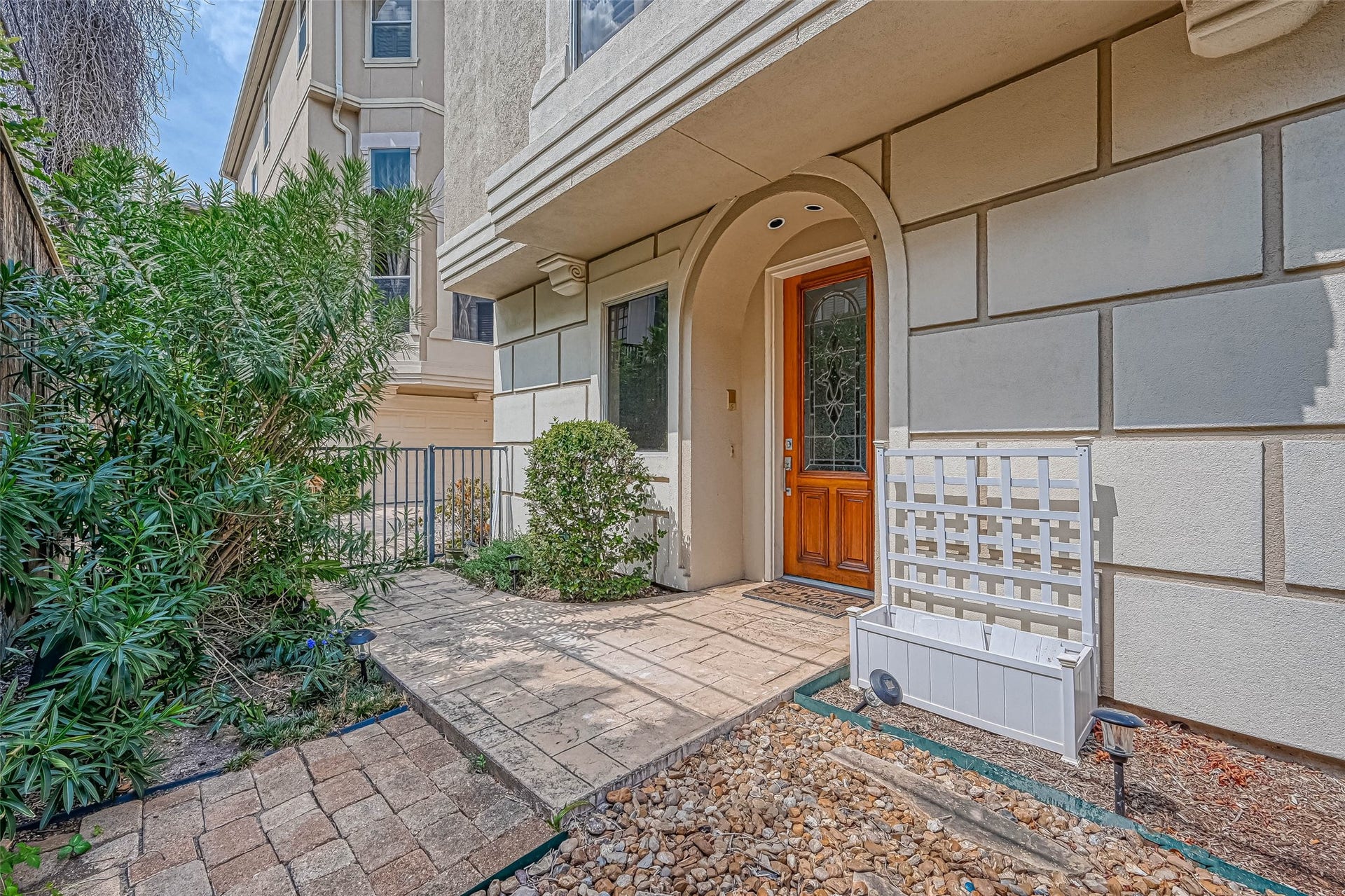 6413 Westcott Street, Houston, TX 77007 Front door entrance with small side yard