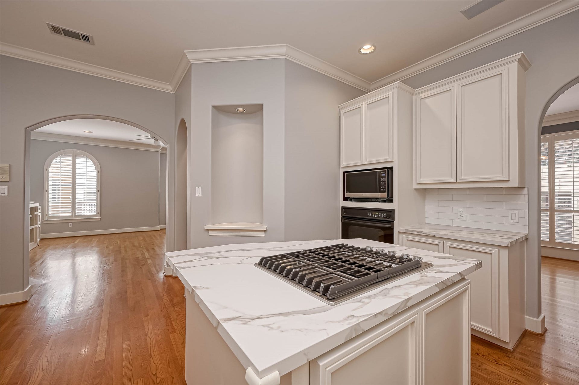 6413 Westcott Street, Houston, TX 77007 6413 Westcott Street, Houston, TX 77007