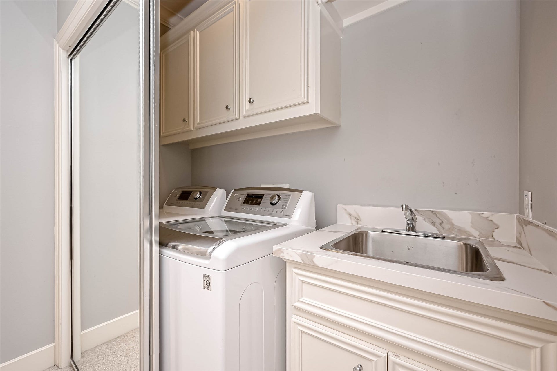 6413 Westcott Street, Houston, TX 77007 Full size washer and dryer included. Utility room includes storage and a sink.