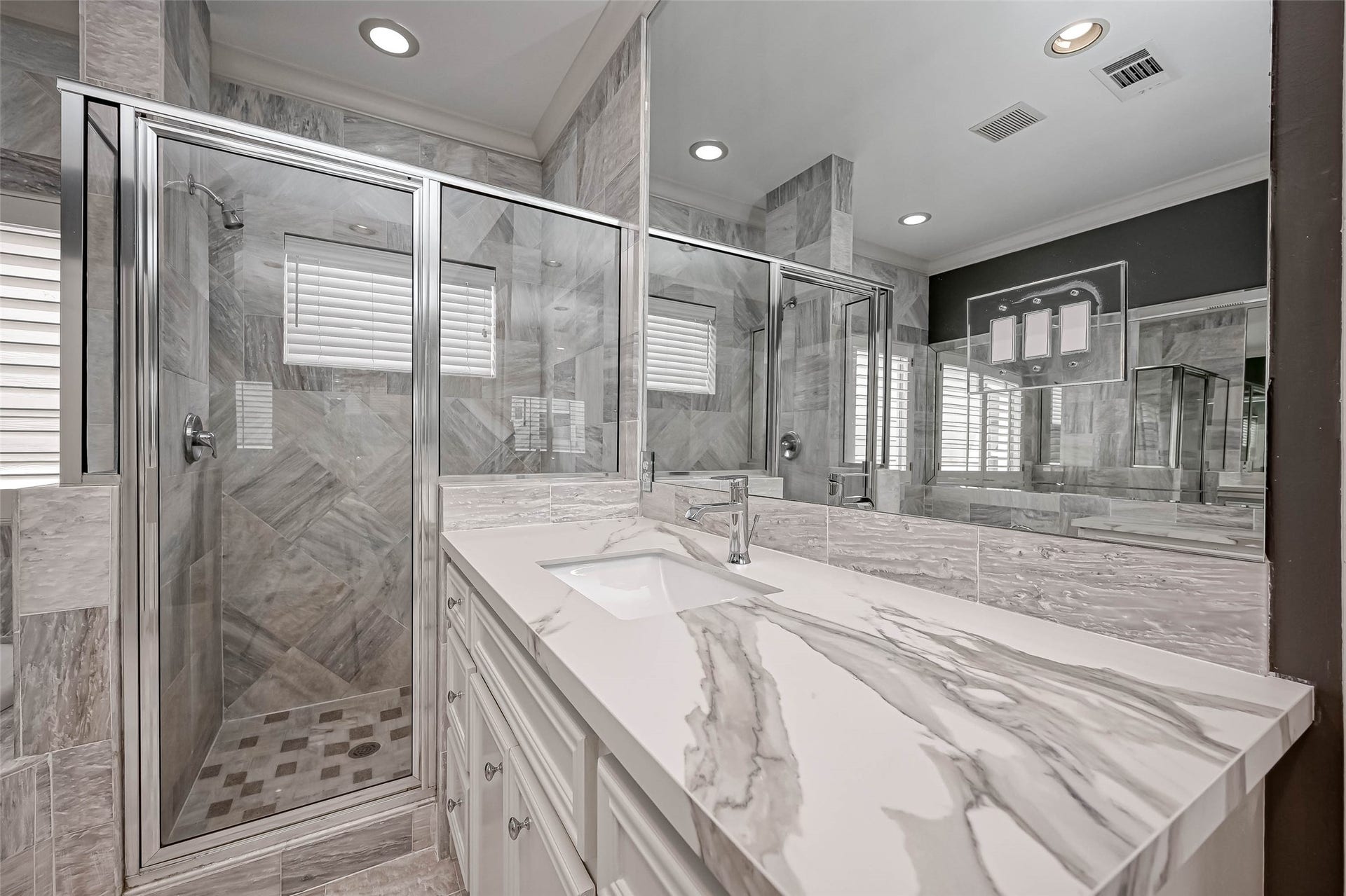 6413 Westcott Street, Houston, TX 77007 6413 Westcott Street, Houston, TX 77007