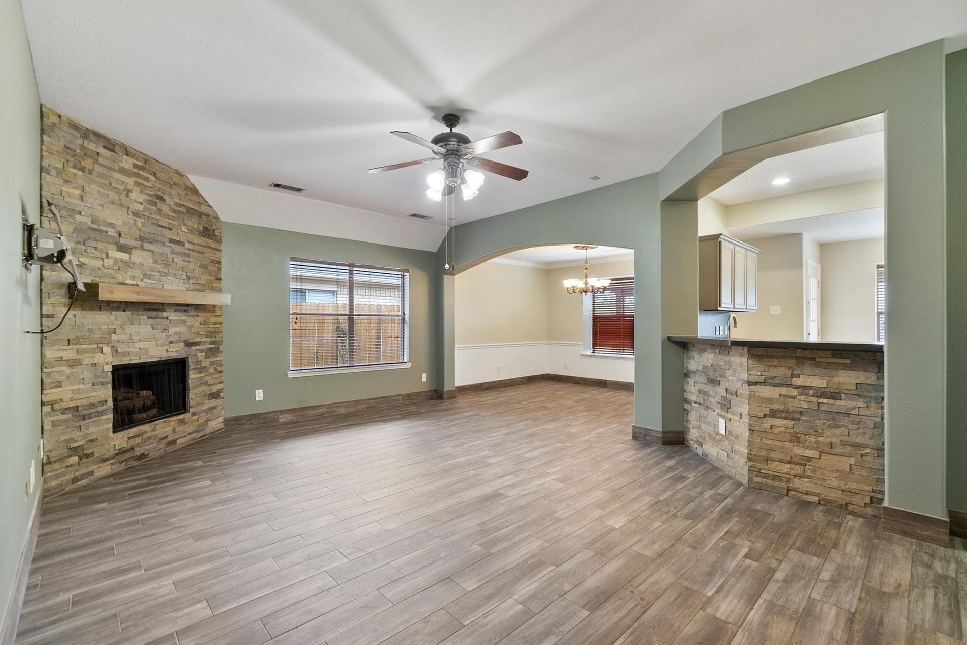10638 Desert Springs Circle, Houston, TX 77095