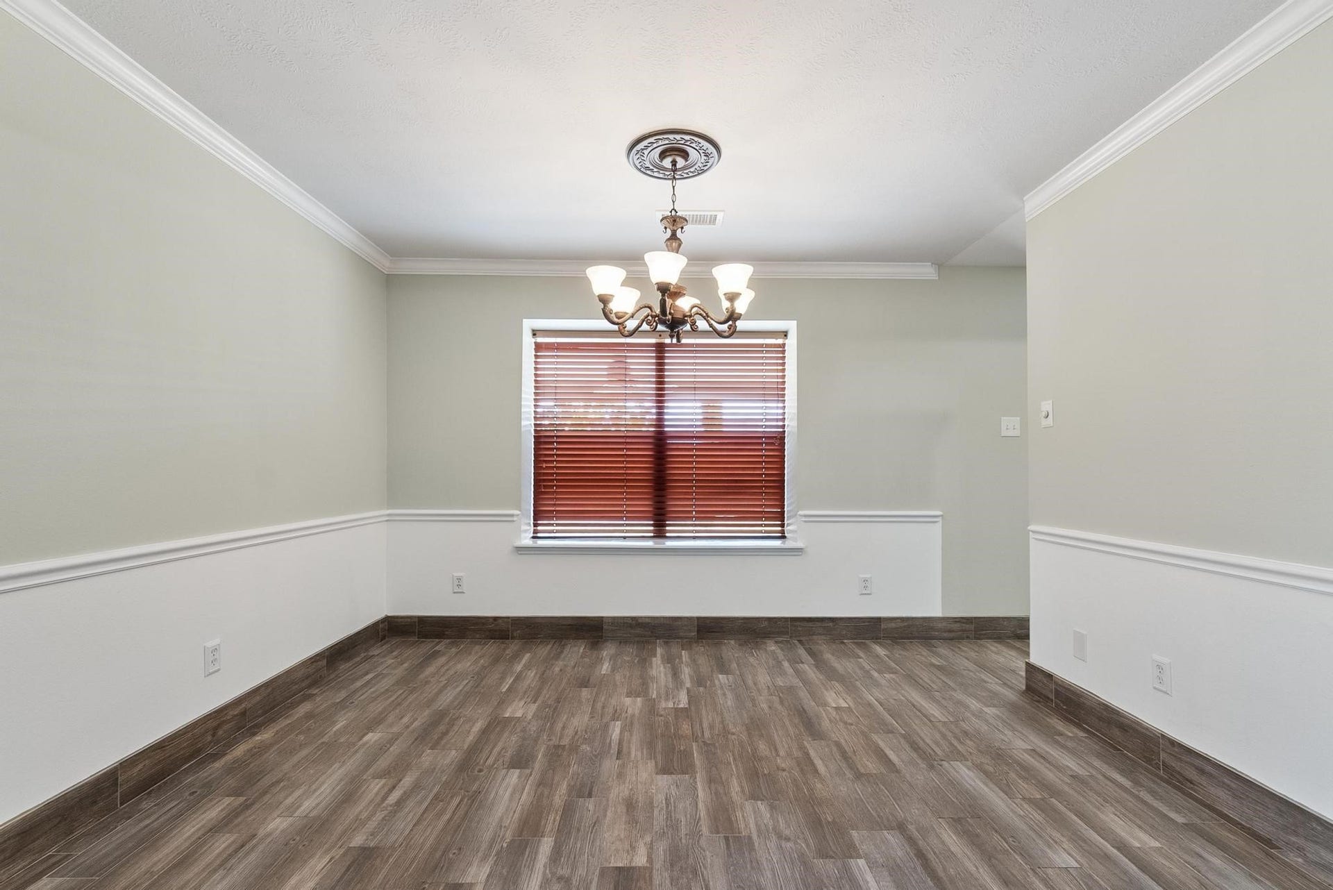 10638 Desert Springs Circle, Houston, TX 77095