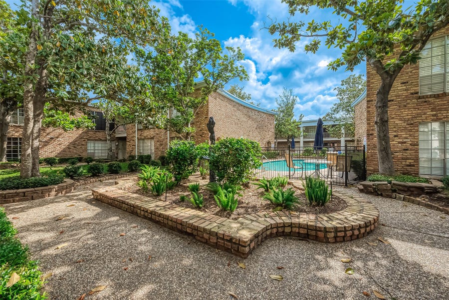 Property photo for 2121 Fountain View Drive, #22, Houston, TX