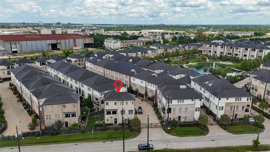 Property photo for 2703 Dolce Oaks Drive, Houston, TX