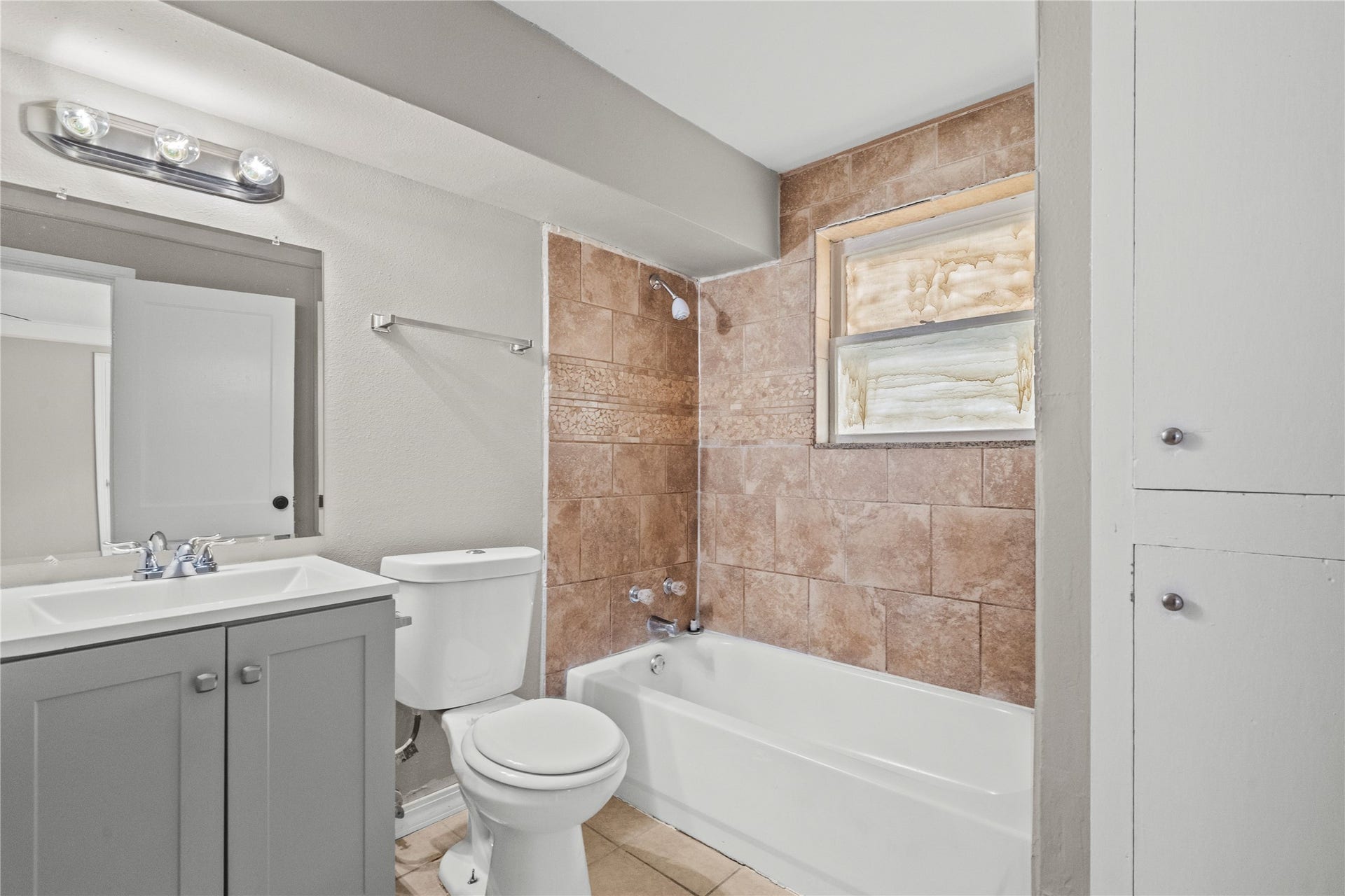 4020 Avenue O 1/2, #Down, Galveston, TX 77550 4020 Avenue O 1/2, #Down, Galveston, TX 77550
