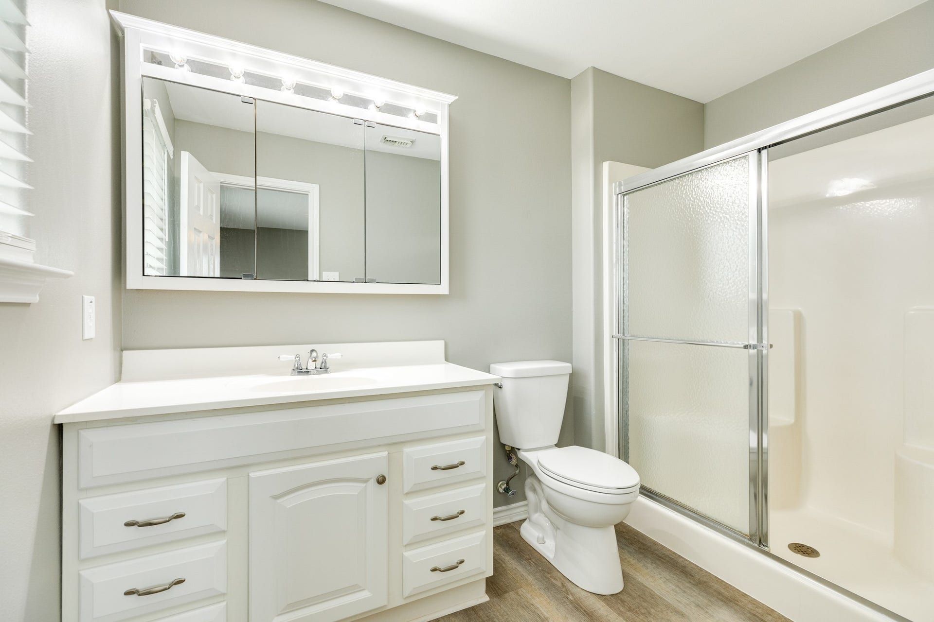 23012 Verano Drive, Galveston, TX 77554 Primary bath