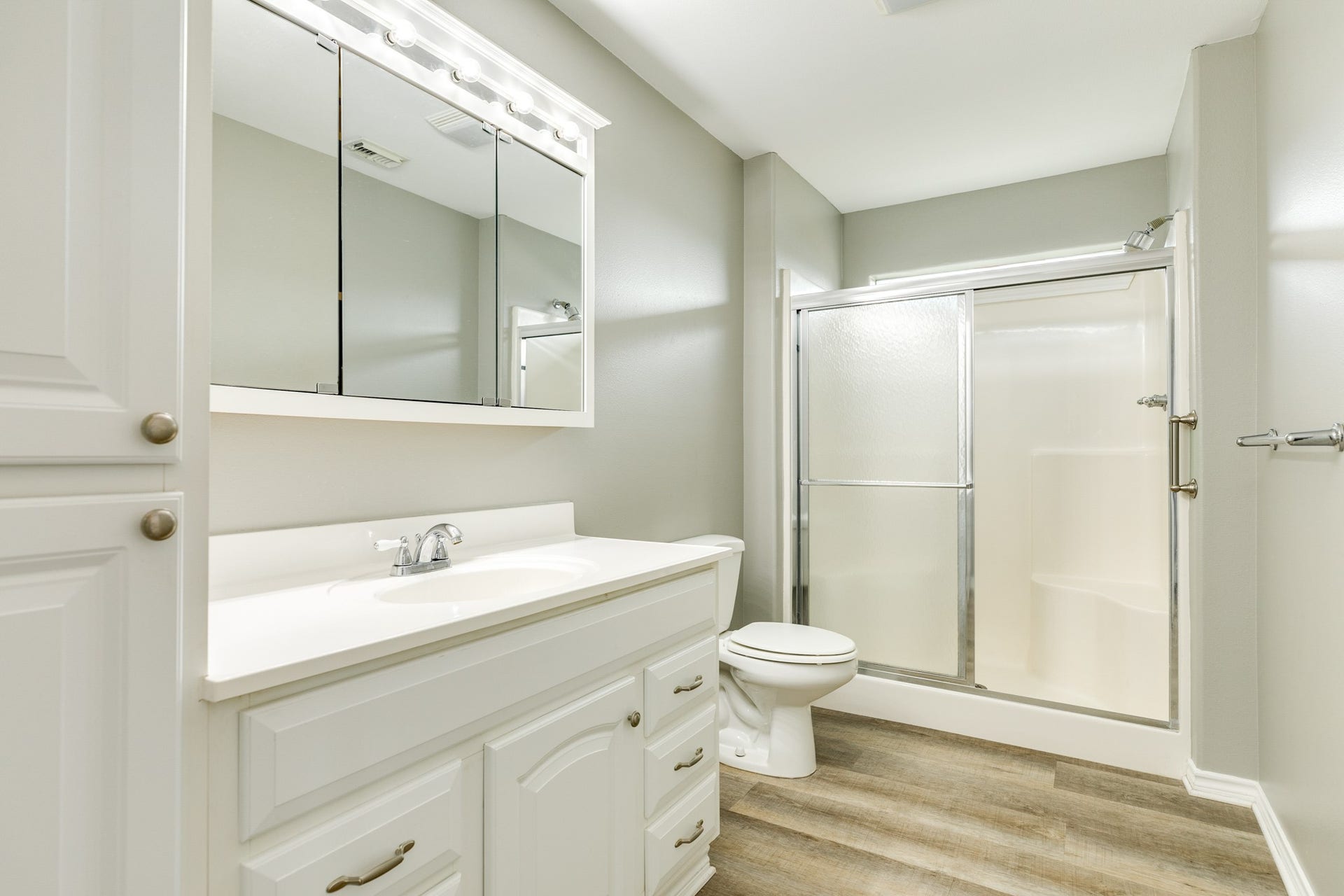 23012 Verano Drive, Galveston, TX 77554 Hall bathroom