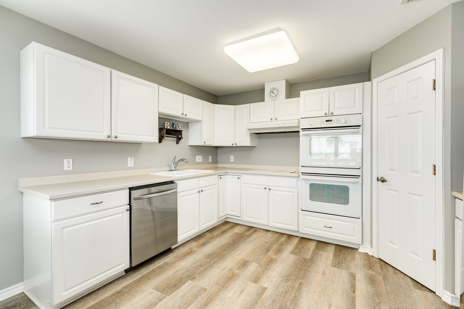23012 Verano Drive, Galveston, TX 77554 Another view of the kitchen with double ovens and walkin pantry.