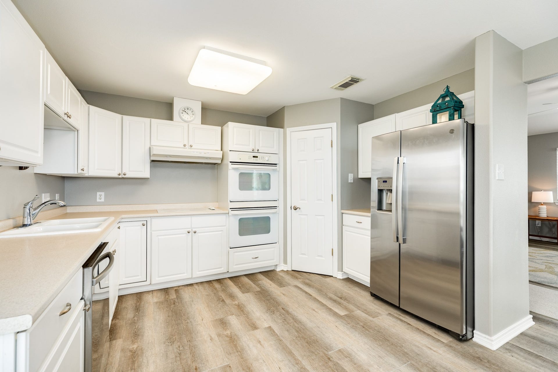 23012 Verano Drive, Galveston, TX 77554 Fantastic kitchen space with walk in pantry and plenty of room for an island or serving counter if you would like.