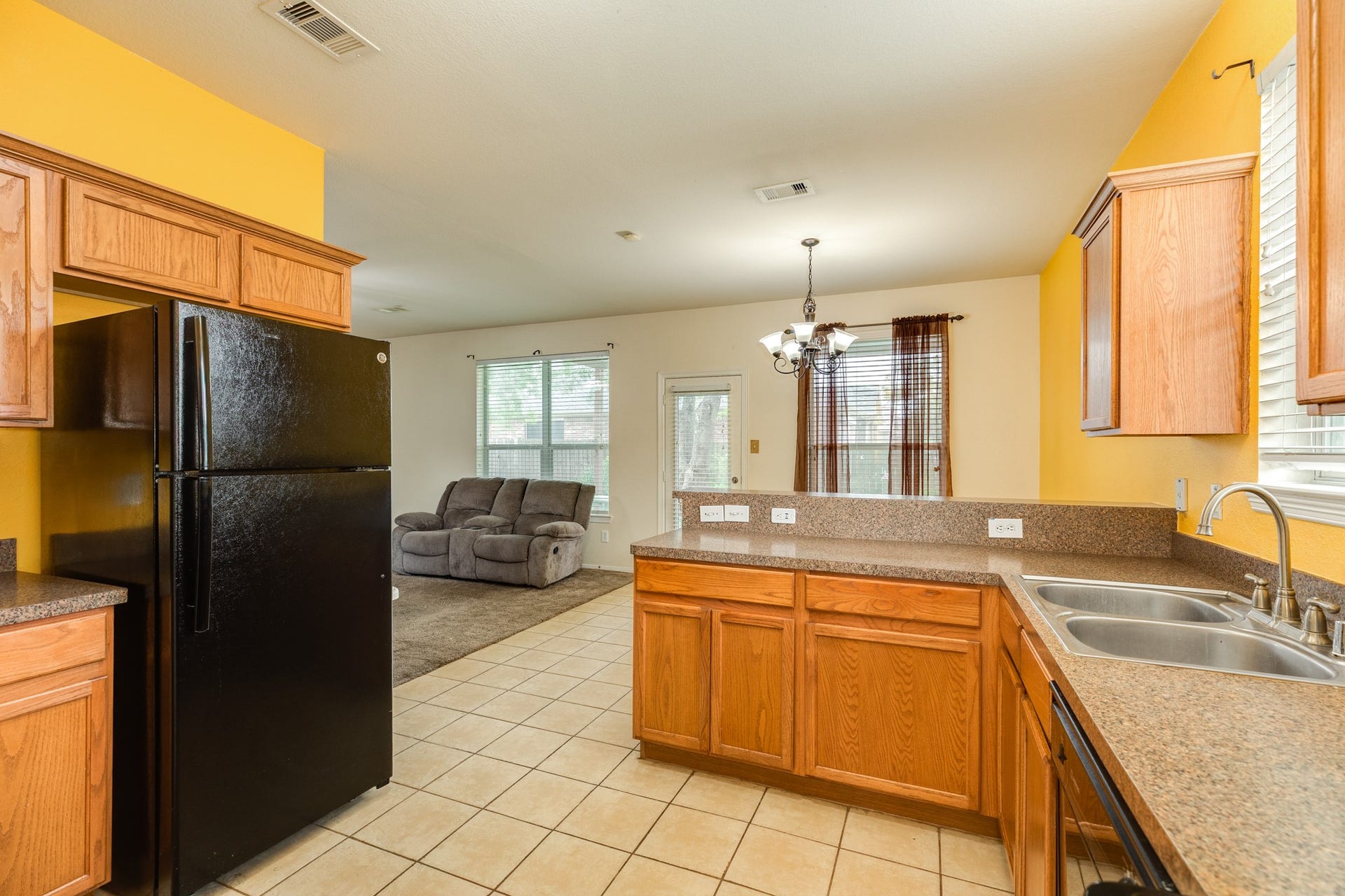 201 N Golden Oak Drive, Texas City, TX 77591 201 N Golden Oak Drive, Texas City, TX 77591