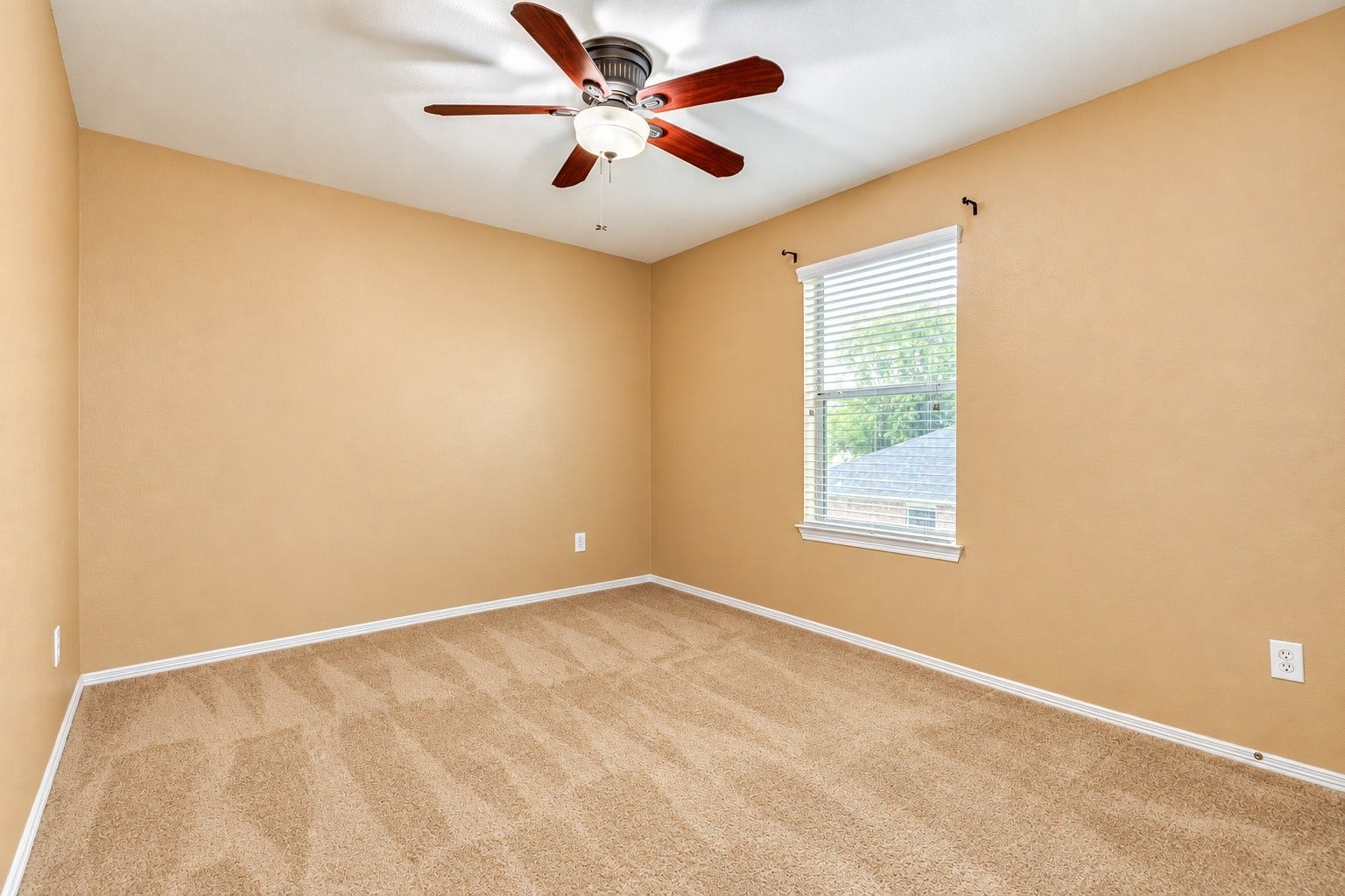 201 N Golden Oak Drive, Texas City, TX 77591 Secondary bedroom 4 - located upstairs.
